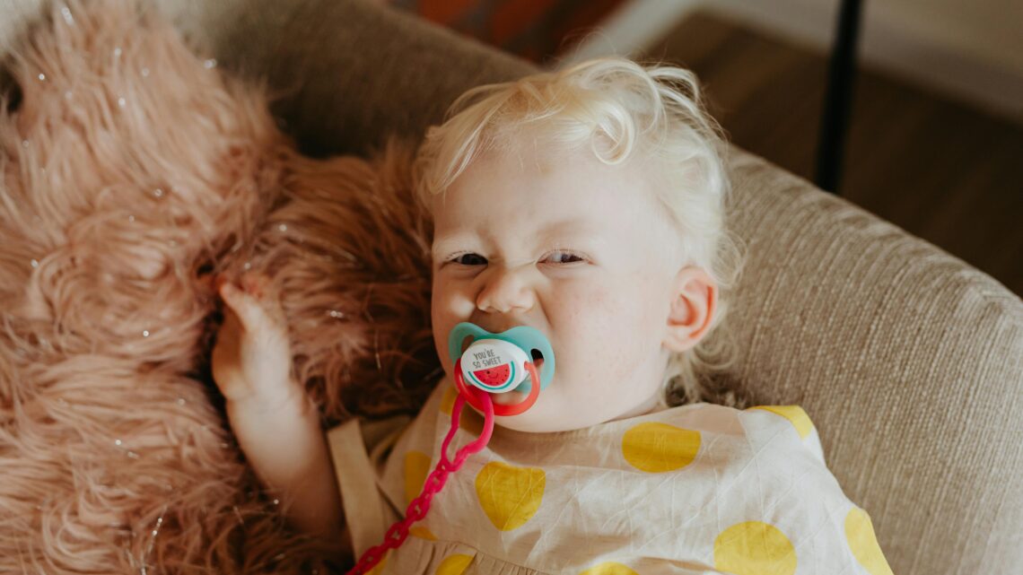 Kiedy i jak odstawić dziecko od smoczka? Praktyczny przewodnik dla rodziców