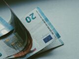 Jak zamienić nieruchomość w finansową trampolinę i zyskać płynność bez sprzedaży mieszkania