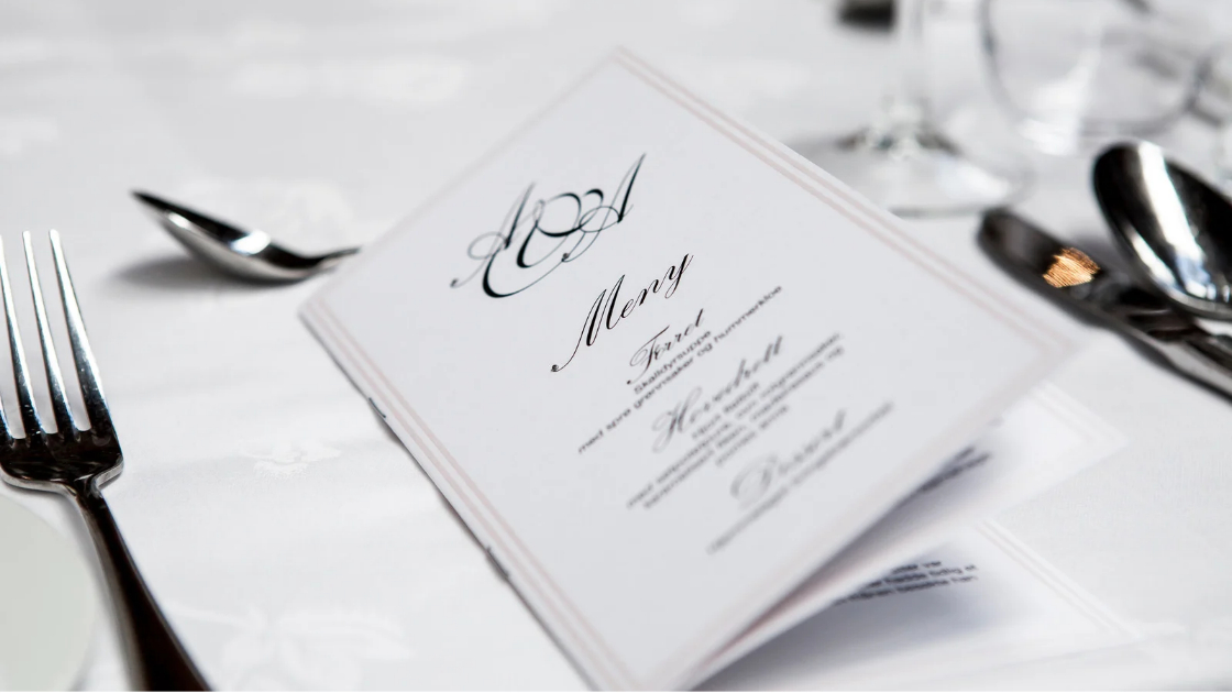 Jak zaprojektować kartę dań, która zwiększa sprzedaż i zachwyca gości – Sekrety skutecznego menu do restauracji